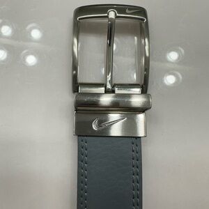 Men’s Nike Reversible Black/Wolf Grey Solid Leather Belt, size M 34-38.